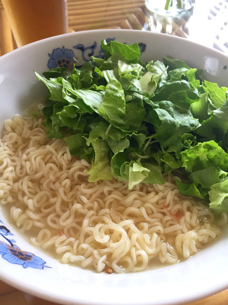 冷やしサラダラーメン！
ドレッシングはかけずに、スープで味わいました♡|ラビちゃんさん