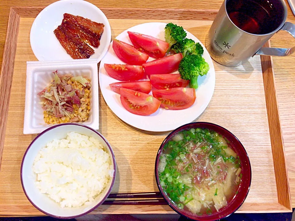 今日の朝飯！

#サンマの蒲焼き #トマト #ブロッコリー #ひきわり納豆|茂木 和哉さん