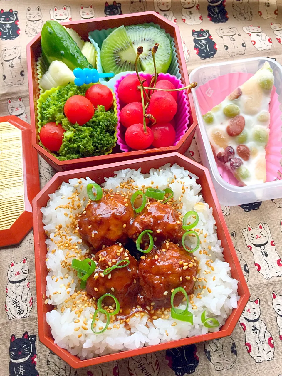 #お父さん弁当 #肉団子の甘酢あんかけ 
#デザートは手作り和菓子
#水無月|Blueberry🫐さん