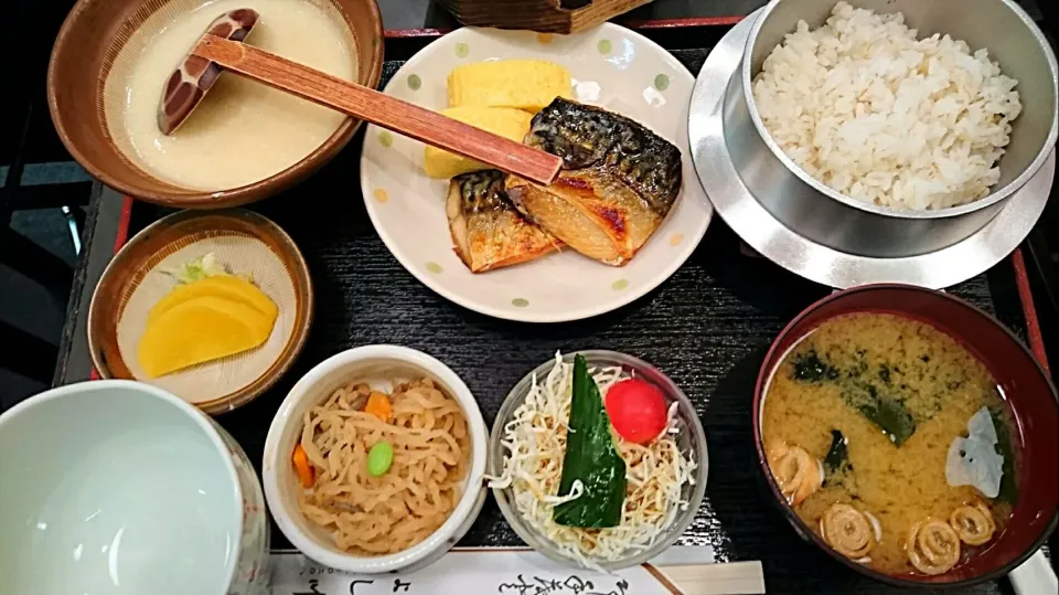 麦とろ焼き魚定食|ぶりじっとえいちぇるさん