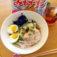 Snapdishの料理写真:サッポロ一番みそラーメンを冷やして😋ねりごまをスープに足して胡麻味噌に😍|ワン太郎さん