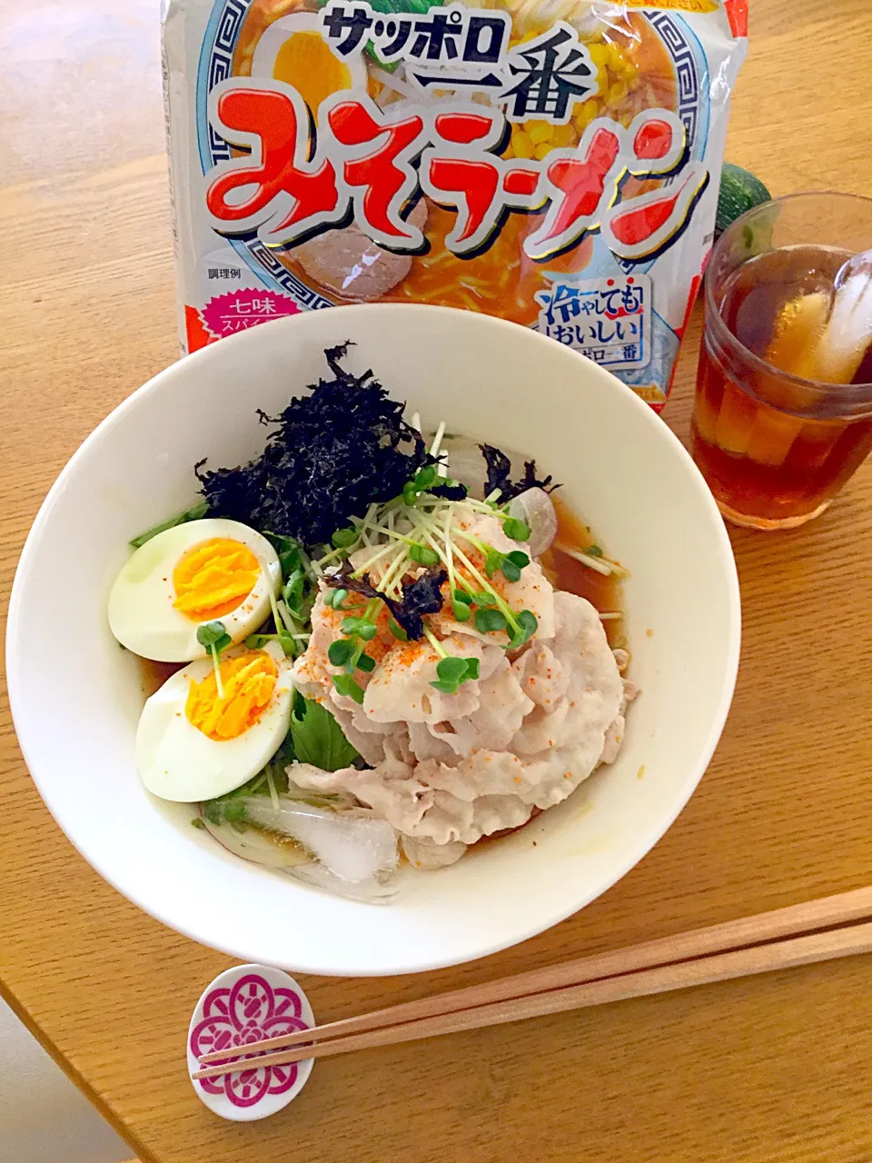 Snapdishの料理写真:サッポロ一番みそラーメンを冷やして😋ねりごまをスープに足して胡麻味噌に😍|ワン太郎さん