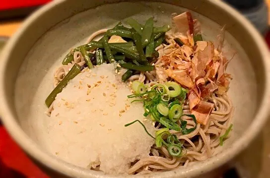 昨日モツ鍋で栄養補給過多だったので、けふはささやかにおろし蕎麦🍜しかし、急に暑くなりすぎですわね😭|にゃあ（芸名）さん