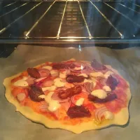 Pizza (mozzarella cheese, red onion, sun dried tomatoes) #hunbandsinthekitchen|monica domeniconiさん