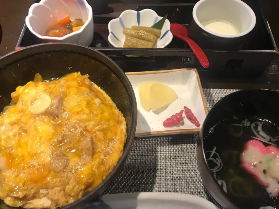 Snapdishの料理写真:秋田県大館なら、ここ比内鶏の親子丼|お家でbar!さん