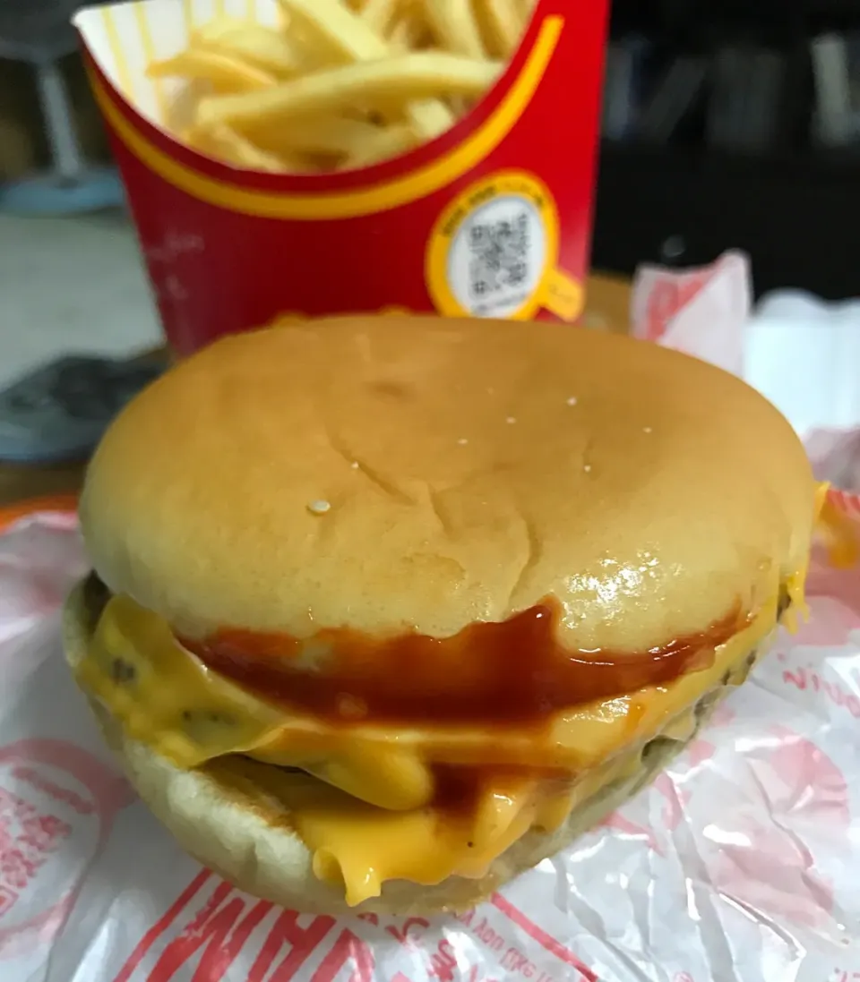 三太郎の日  ダブルチーズバーガー🍔 ポテト🍟Ｌ|るみおんさん