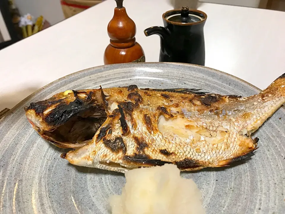 Snapdishの料理写真:鯛の塩焼き|ひーくんさん