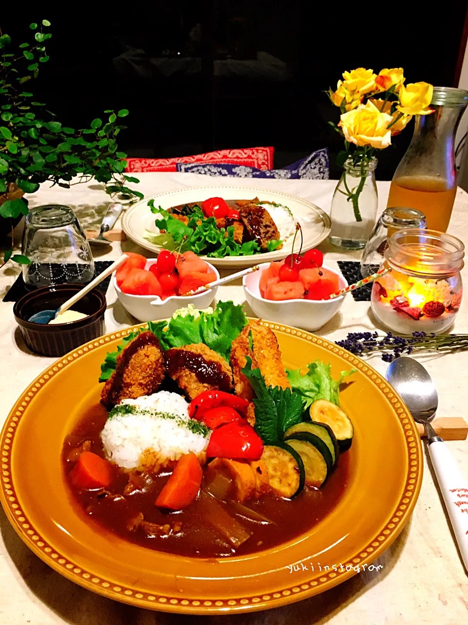 夏野菜と海老フライ🦐メンチカツカレー🍛|mamaさん