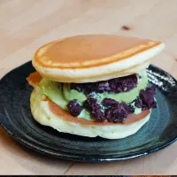 Snapdishの料理写真:Dorayaki matcha icecream|Pony in kitchenさん