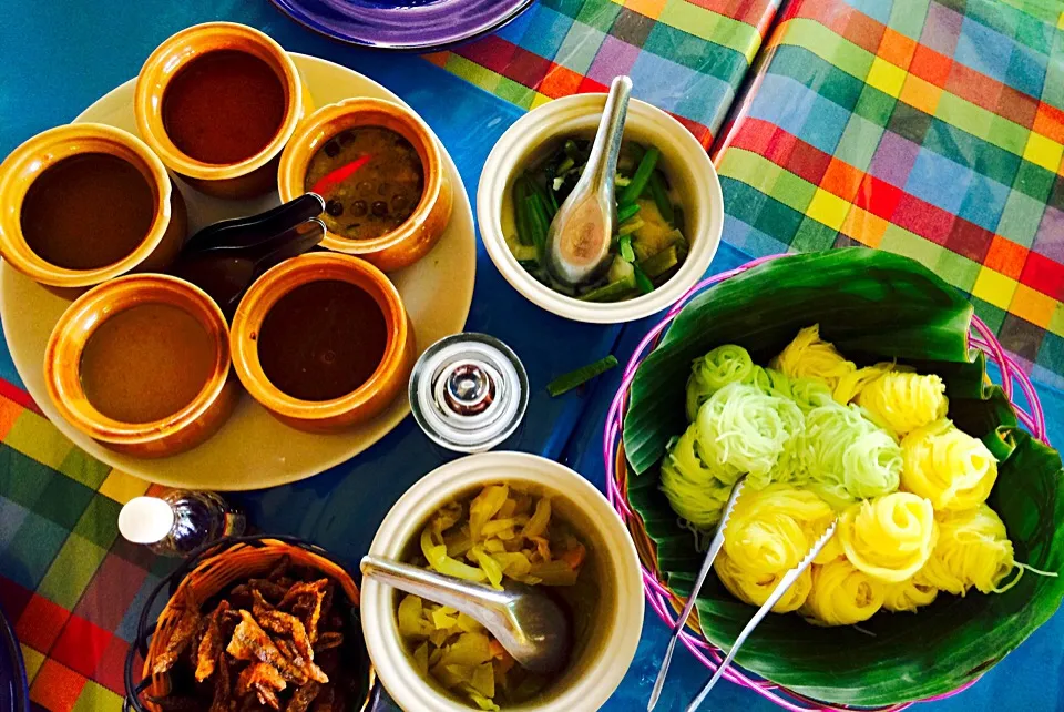 Set of Rice vermicelli with Thai Southern Curry@Songkla city, Thailand.|Chalinee Kalyanamitraさん