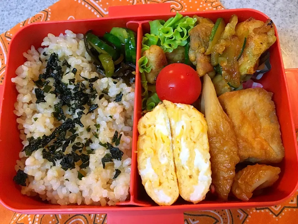 ☆7/4今日のお弁当☆〜鶏肉とズッキーニのカレー風味焼き、厚揚げとちくわ甘辛煮、だし巻き卵、きゅうりの塩昆布漬け、トマト〜|Satokoさん