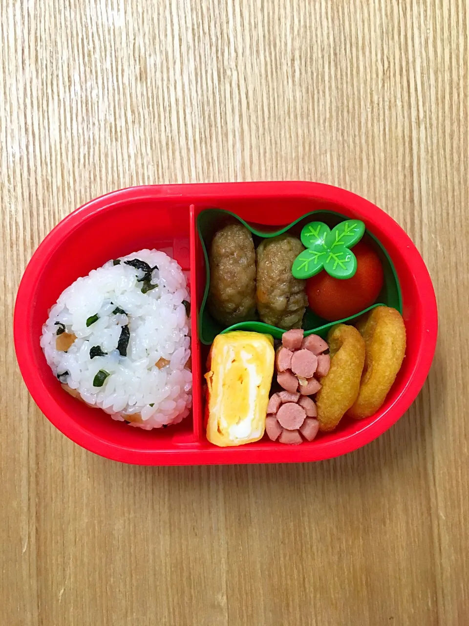 Snapdishの料理写真:#ムスメ弁当 

ハンバーグ、卵焼き、アンパンマンポテト、ソーセージ、ミニトマト、おにぎり|mossan＠OSAKAさん