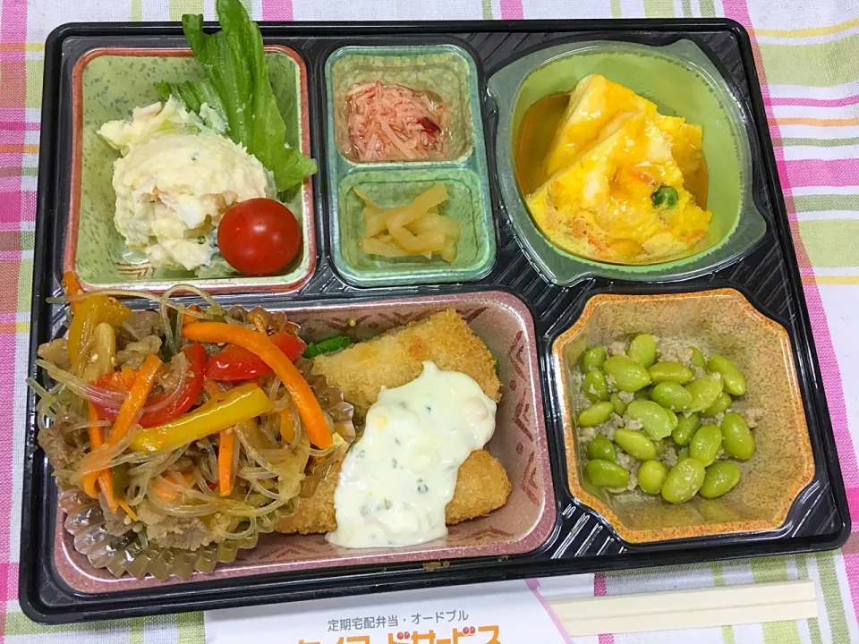 彩り野菜と牛肉のチャプチェ 日替わり弁当 豊川市宅配|Naokazu Kuritaさん