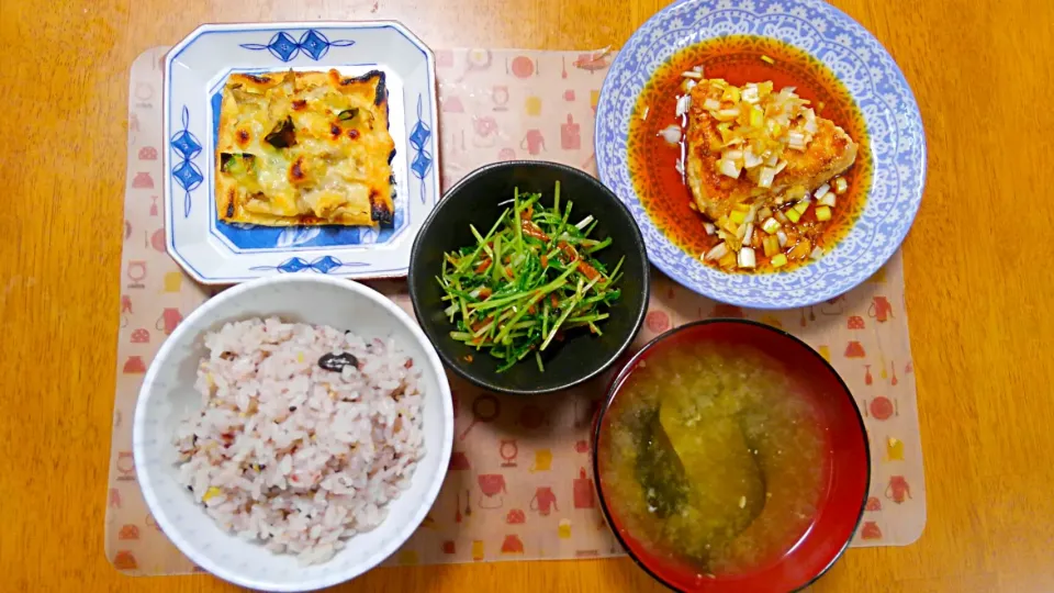 Snapdishの料理写真:６月２１日　めかじきのさっぱりねぎ醤油　水菜の干しエビ炒め　油揚げの和風ピザ　お味噌汁|いもこ。さん