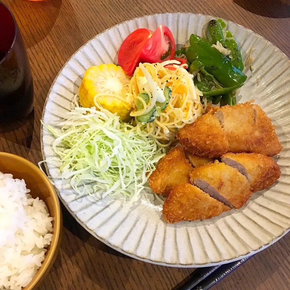 Snapdishの料理写真:#晩ご飯 #豚カツ#スパサラ#タモさんピーマン|natsu727さん