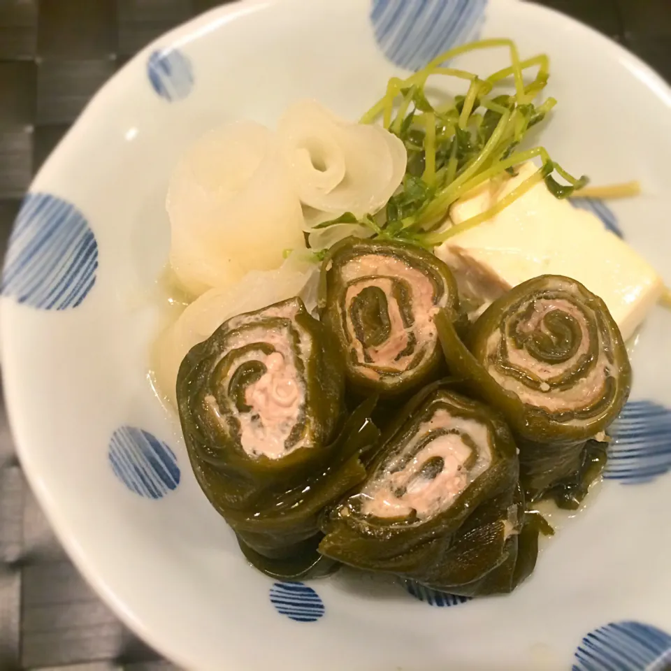 Snapdishの料理写真:湯豆腐昆布で豚肉巻きまき煮|mashaさん