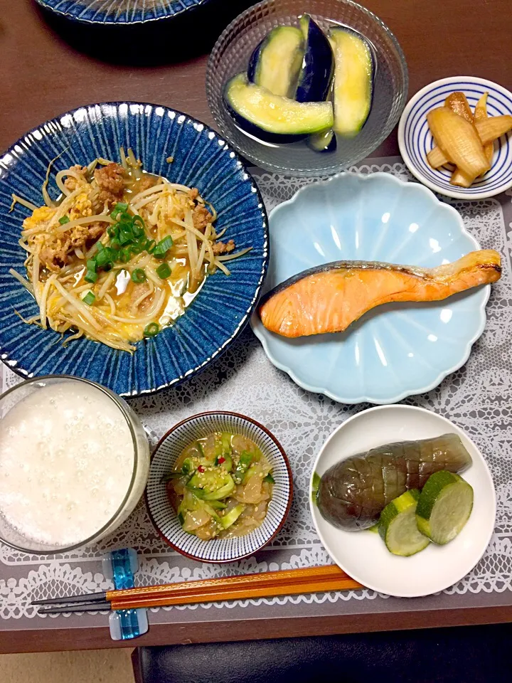 ひき肉とモヤシの卵とじ。塩鮭。|りょうさん