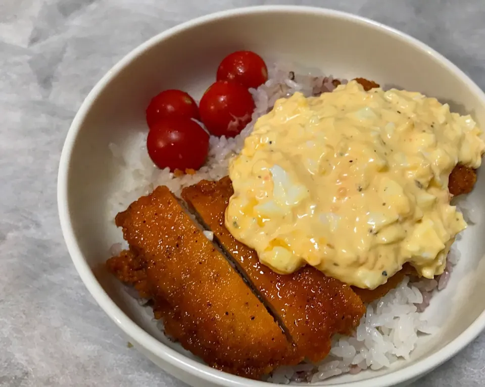 今夜はLチキを使って、チキン南蛮丼❗️
タルタルソースをたっぷりかけて頂きます😋|ギムレットさん