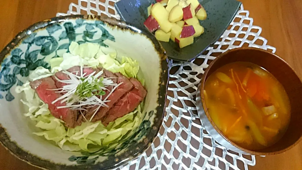 ローストビーフ丼、夏野菜スープ、薩摩芋レモン煮|アンジェさん