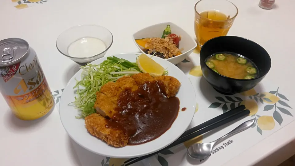 Snapdishの料理写真:今日の晩ごはんはデミカツ丼、夏野菜の揚げ浸し、くずし豆腐とオクラの味噌汁、デザート🍰はコーヒー☕ゼリーです🍴
お洒落で美味しかったです😂🍴
 #abc クッキングスタジオ|松浦あつ子さん