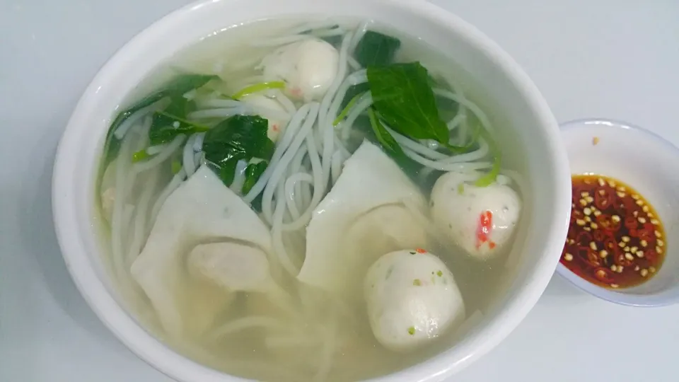 Thick beehoon soup with fish dumplings and fish balls and spinach|🌷lynnlicious🌷さん