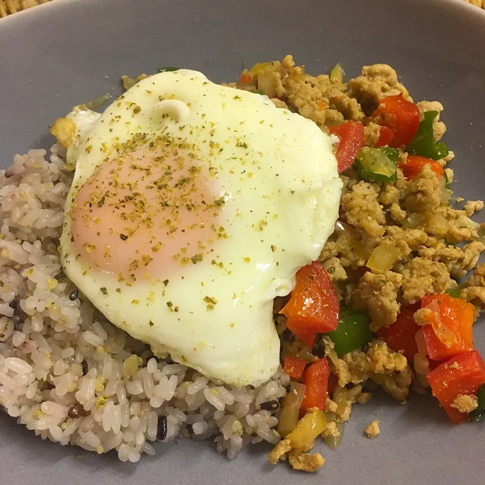 自家栽培バジルのガパオ😋🍴|なーまりさん