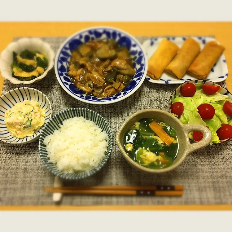 今日の#晩御飯
#春巻き
#麻婆茄子
#小松菜の煮浸し
#ポテトサラダ
#中華スープ
#サラダ|erikaさん