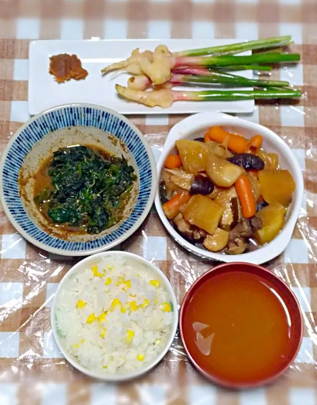 Snapdishの料理写真:手羽先と根菜類煮
ほうれん草の胡麻和え
葉生姜
味噌汁
玉蜀黍炊き込み御飯|時雨さん