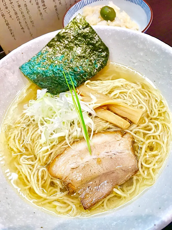 Snapdishの料理写真:塩ラーメンとオリーブご飯|yさん