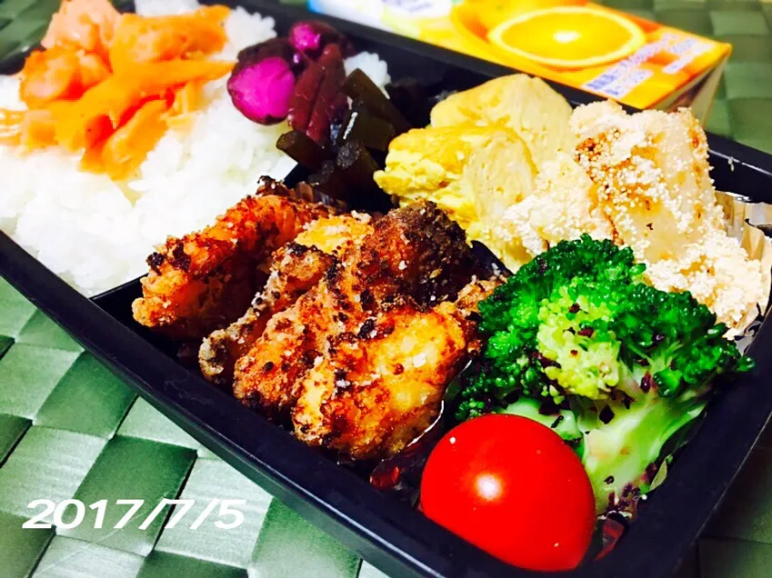 山本真希さんの料理 鶏のサクサク焼きを入れて、高3息子弁当( ´͈ ᗨ `͈ )◞♡⃛|じゅんけさん