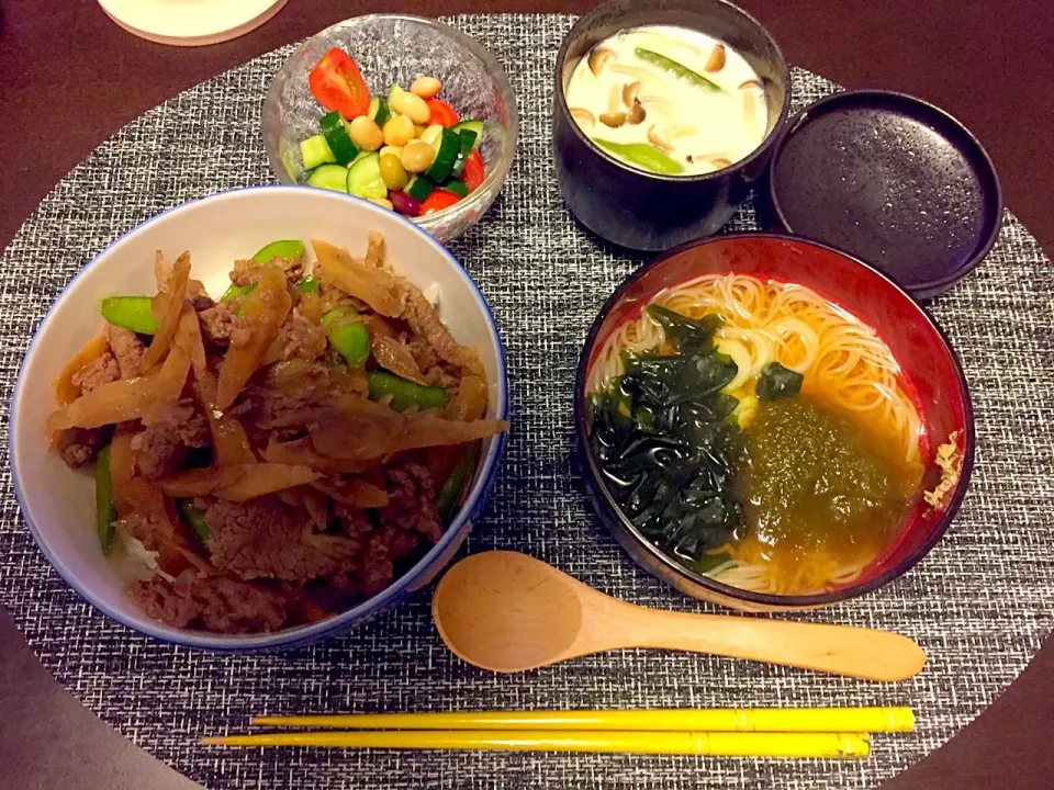 Snapdishの料理写真:しぐれ煮丼と温素麺✨

#しぐれ煮 
#そうめん 
#豆サラダ 
#茶碗蒸し#エビ茶碗蒸し#卵料理#|maenanaさん