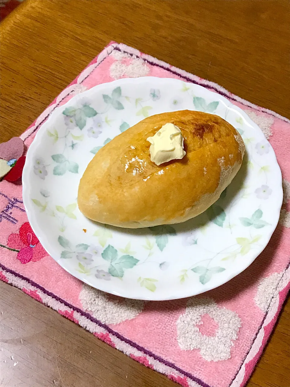 米粉入りパン🥖薫製醤油とバターのせ|perfuさん