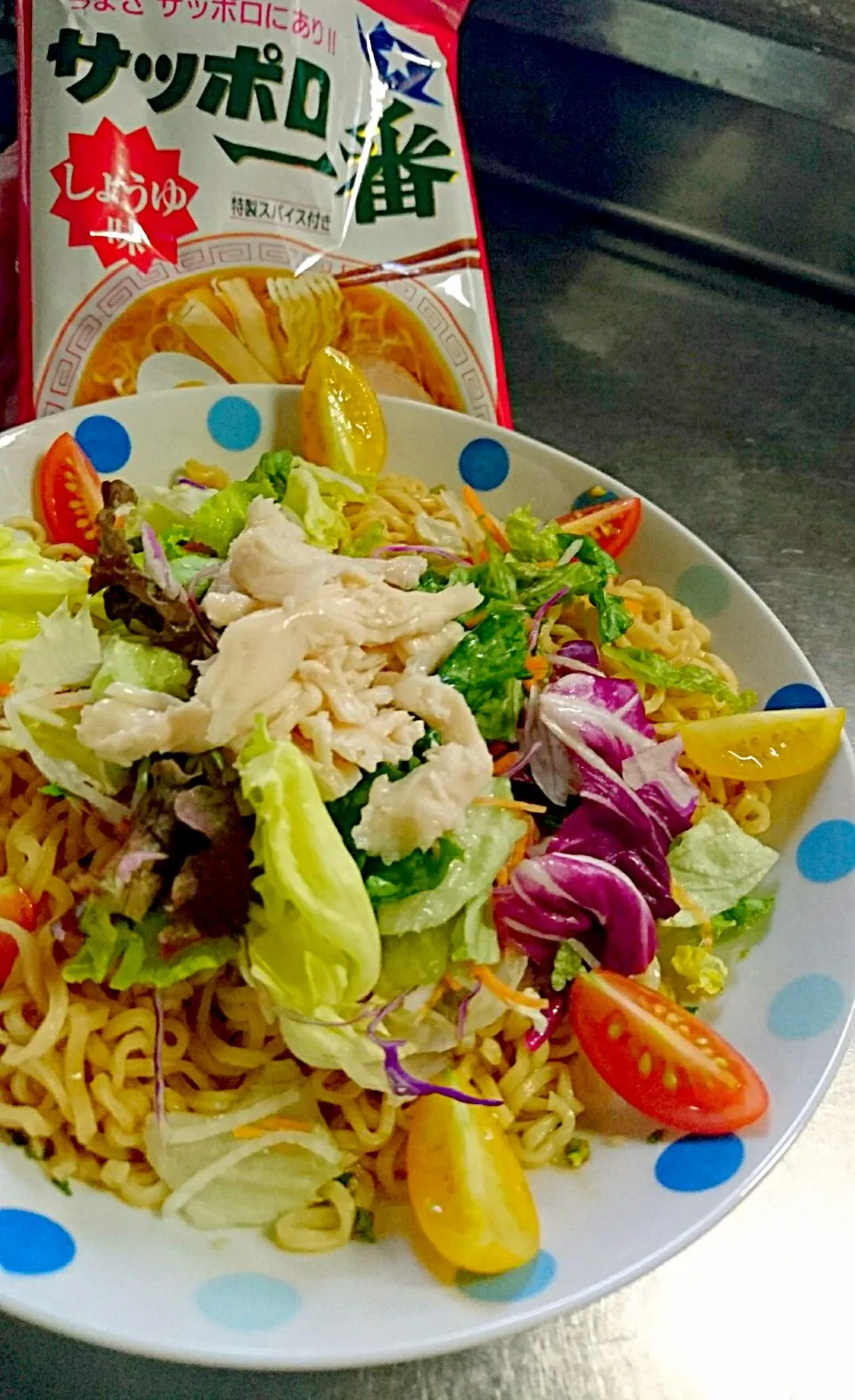 蒸し鶏サラダ  冷やしラーメン😚🍜|Noriko🍝🍴🍩さん