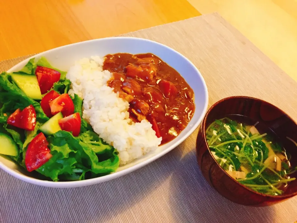 カレーライス・サラダ・豆苗とベーコンのスープ|maronyaさん