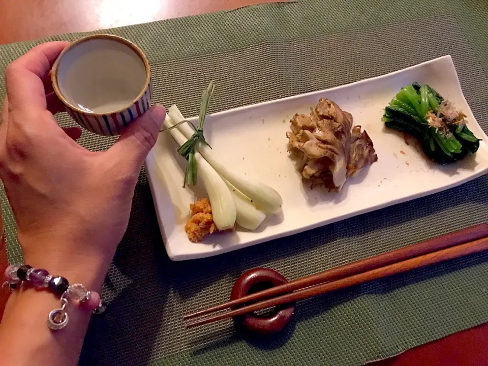 Snapdishの料理写真:wait a moment☝️"ちょっとこれで待っててね💓ｴｼｬﾚｯﾄ･舞茸ｿﾃｰ･ほうれん草のお浸し|🌈Ami🍻さん