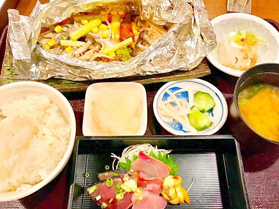 カワハギのホイル焼きとお刺身定食|yさん