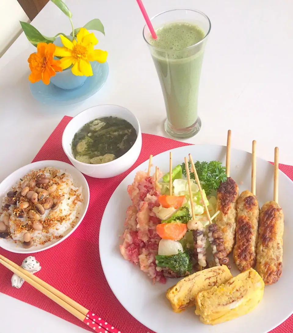 朝ごはんは勝負飯( ◠‿◠ )
牛タンつくね
串刺し野菜揚げ
お豆ちゃん串刺し揚げ
いちご串刺し揚げ🍓失敗作笑笑😅
甘酒卵焼き🤗ふわふわ😋😋👍
豆ごはん🍚ふりかけかけて旨旨〜😋
もちろん甘酒スムージーにはお豆ちゃん
今日も豆に生きますね〜🤗💖🎵🎵|はみちゃんさん