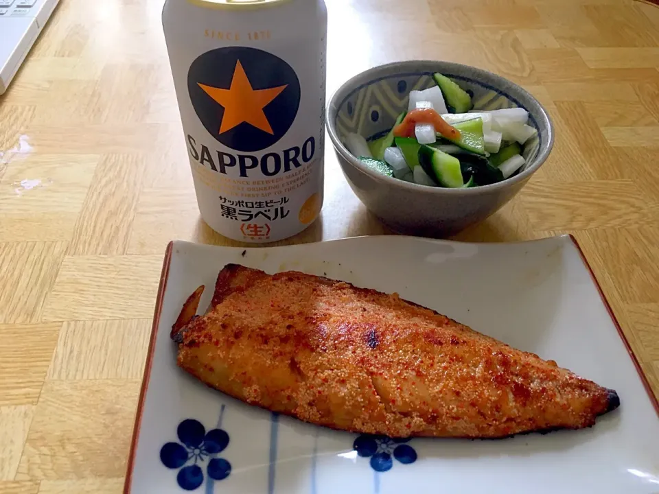 鯖明太発見早速焼いて食べます・大根&胡瓜の梅和えを黒ラベルで🍺|Tarou  Masayukiさん