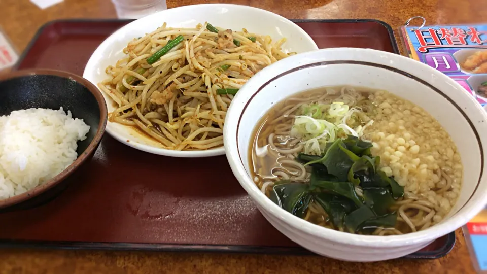 山田うどんさんのランチ😋
牛モヤシ炒め定食❣️(ピリ辛🔥)|アライさんさん