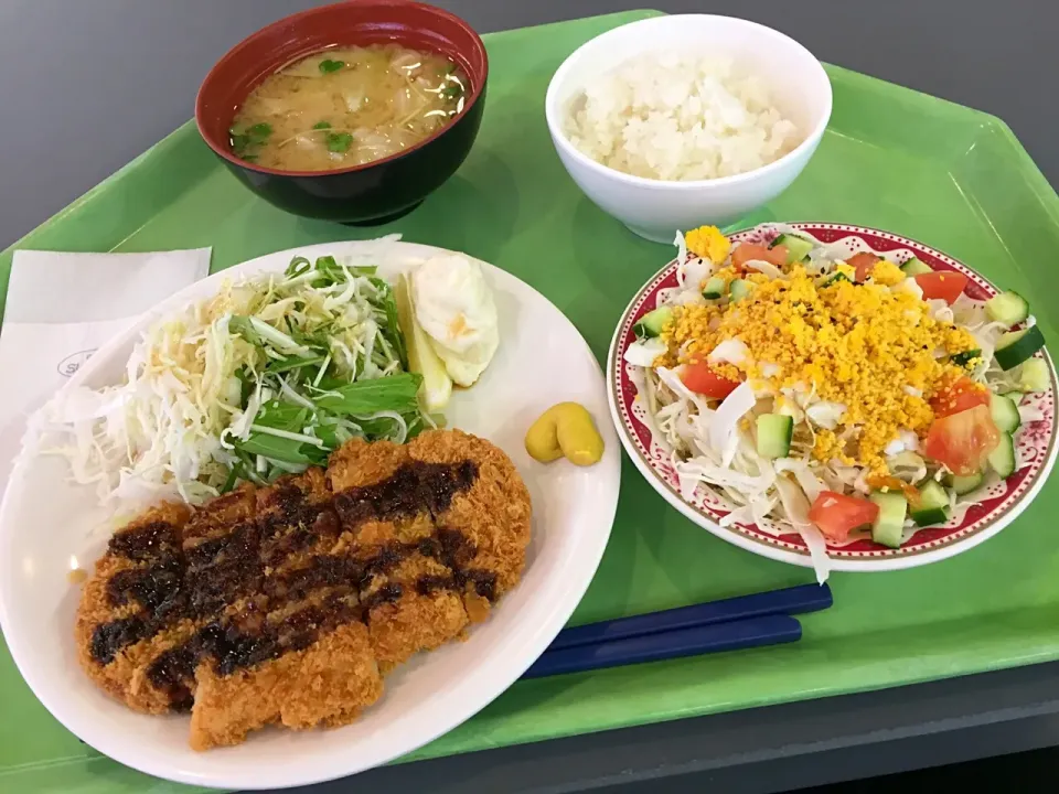 とんかつ、ミモザサラダ|Tadahiko Watanabeさん