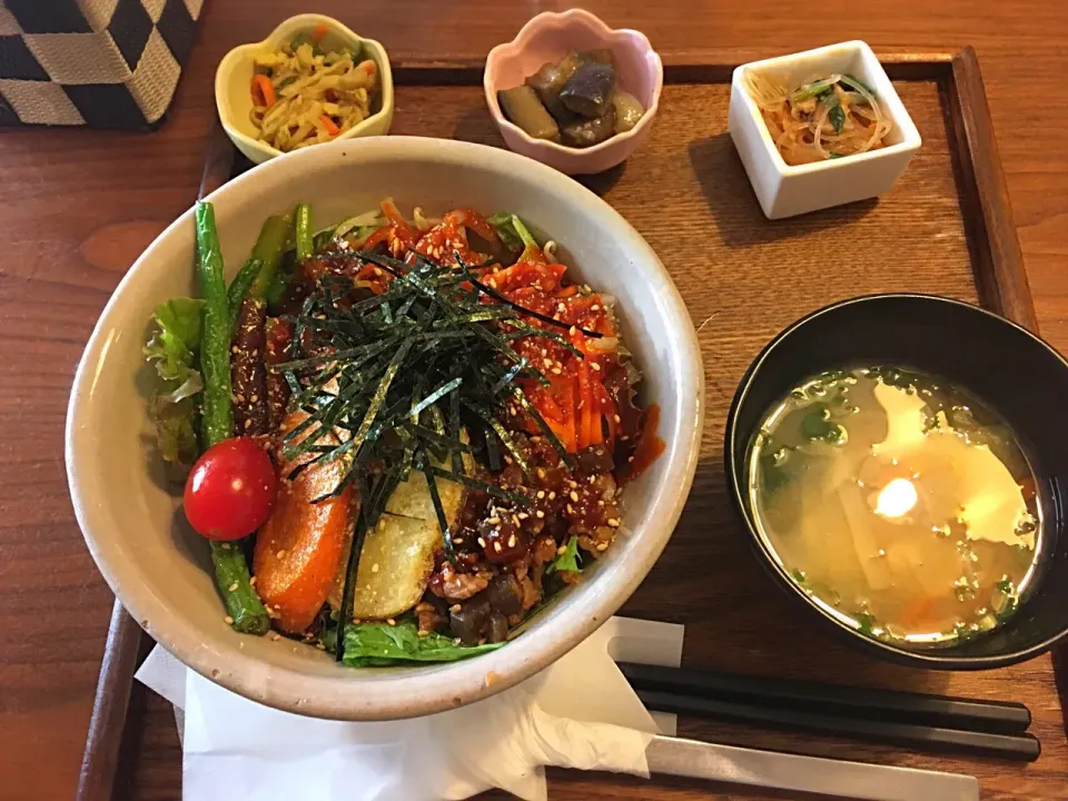 Snapdishの料理写真:玄三庵の野菜たっぷりビビン丼|ありささん