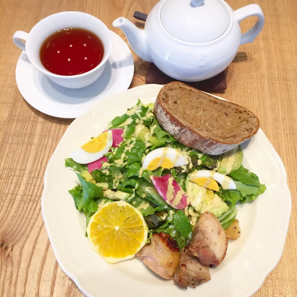7/6❤︎ハニーチキンとアボガドのサラダプレート❤︎ランチ☘️アフタヌーンティールーム|Makinsさん