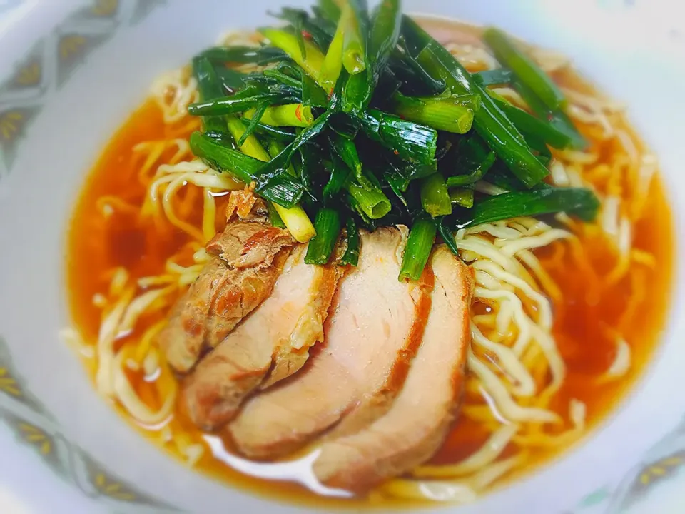 チャーシューとネギナムル
の醤油ラーメン(๑˃̵ᴗ˂̵)و|bamazooさん