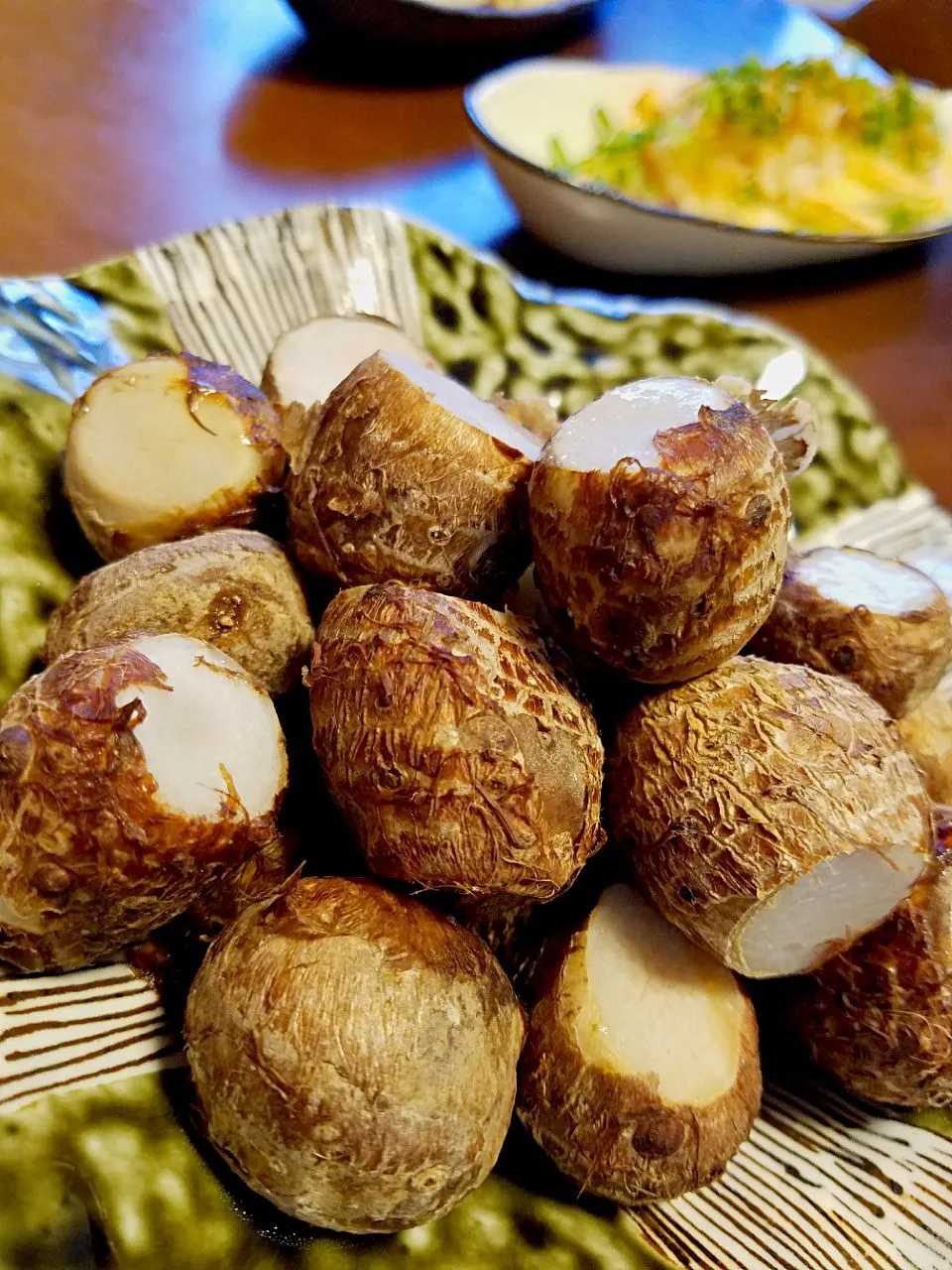 Snapdishの料理写真:きぬかつぎ　　お塩で🍴🙏|ふりるさん