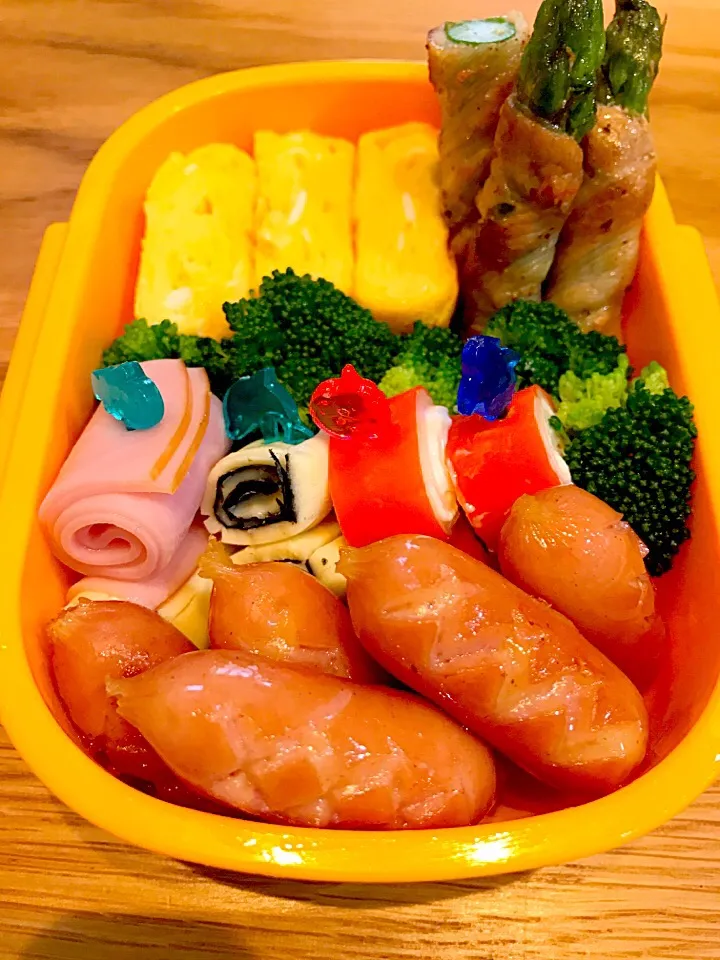 Snapdishの料理写真:親父が作った息子の弁当！


#卵焼き #アスパラ肉巻き #ブロッコリー #ソーセージ|茂木 和哉さん