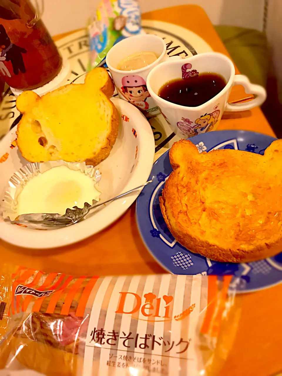 Snapdishの料理写真:🐼パンダ食パン  バタートースト  目玉焼き  焼きそばパン  カフェオレ☕|ch＊K*∀o(^^*)♪さん