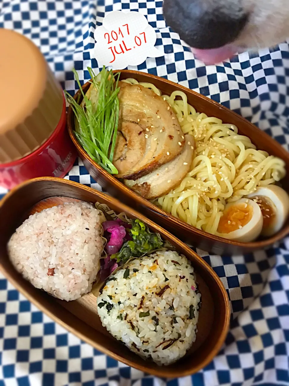 Snapdishの料理写真:つけ麺

メルヘンポークのチャーシュー

煮卵

メンマ

おむすび(梅じそ昆布、赤飯)|mikiさん