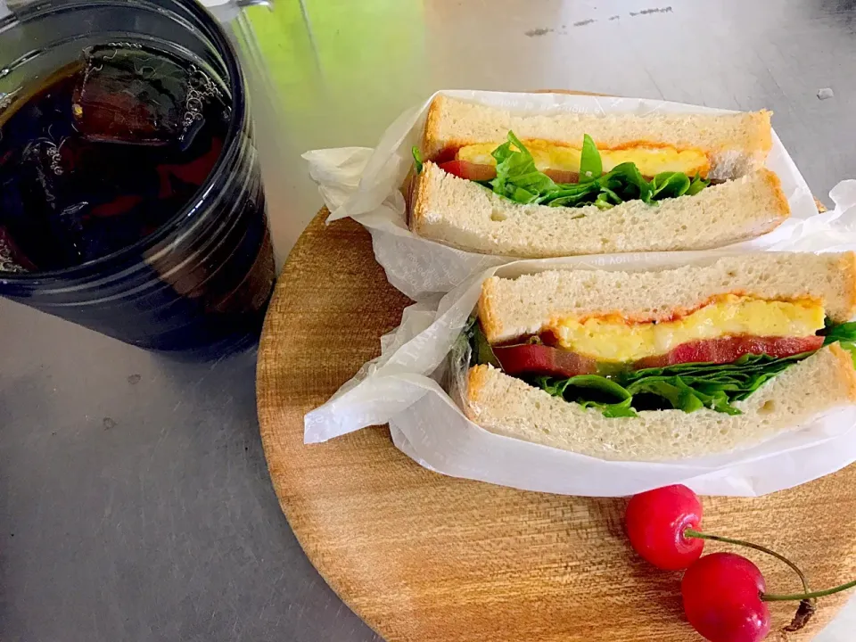 卵と朝採りトマトのサンド🍅|Sachiko  Omiyaさん