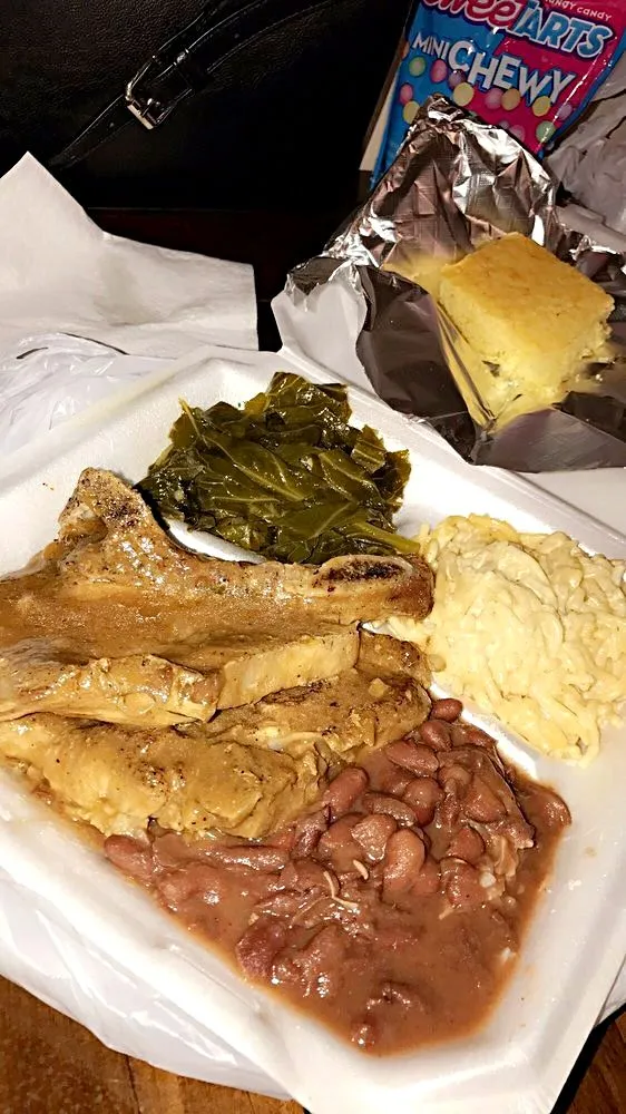 Snapdishの料理写真:Dorothy's Soul Food Kitchen, Baton Rouge 
#Box lunch/Deli #Lunchbox #Lunch #Meat/Poultry #Pork #Vegetable #Pasta 😁|Alisha GodsglamGirl Matthewsさん