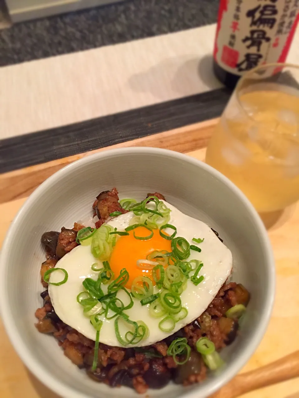 ナスと豚ひき肉の甘味噌丼|Mikaさん